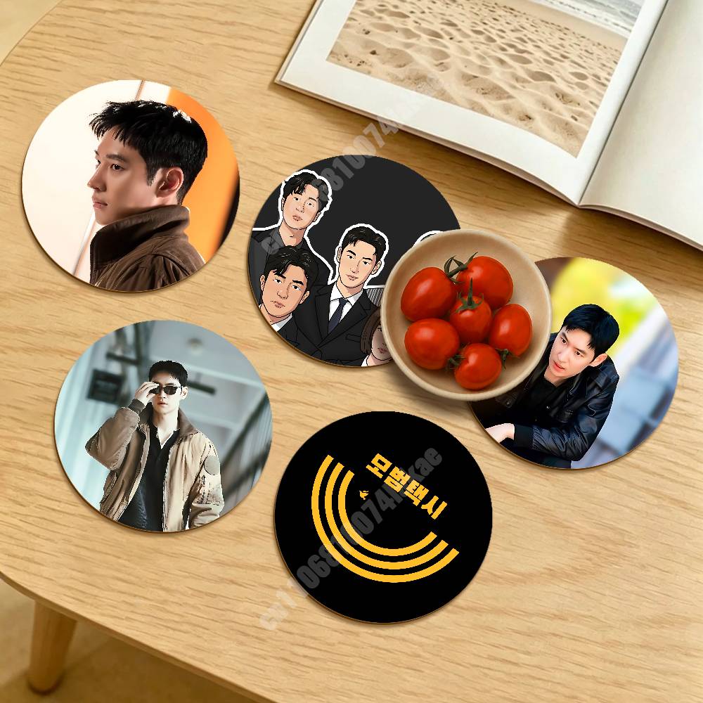 Lifestyle Korean Drama - タクシー運転手キム・ドギ韓国ドラマドリンクカップ用ラウンドコースター現代ワークスペースタッチサステナブルライフスタイルデコレーション